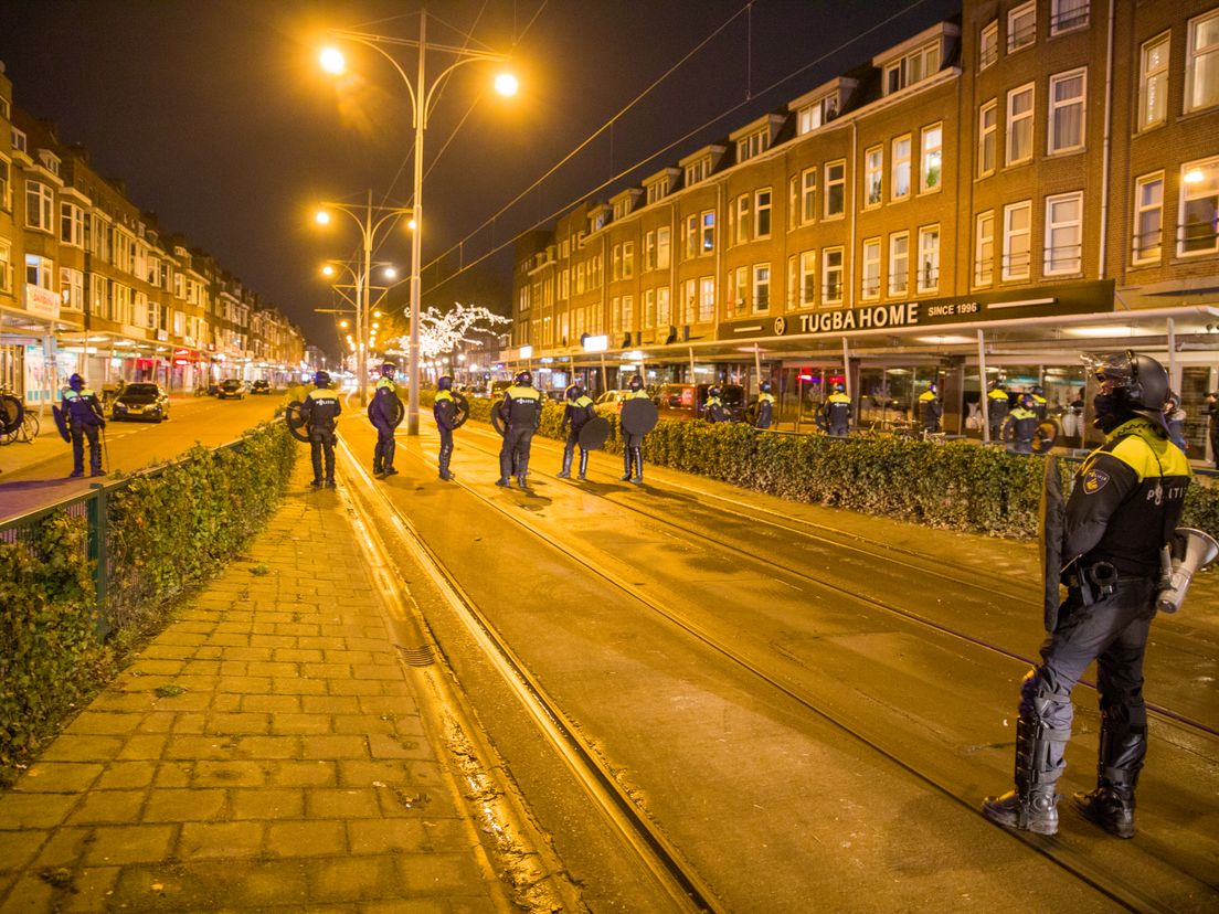 De politie op de Beijerlandselaan op Rotterdam-Zuid op dinsdag 26 januari 2021 (Bron: MediaTV)