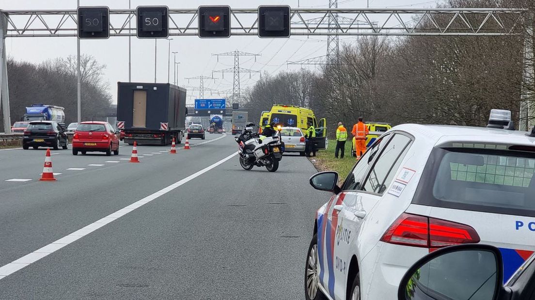 Lange file op A35 door ongeluk bij knooppunt Buren