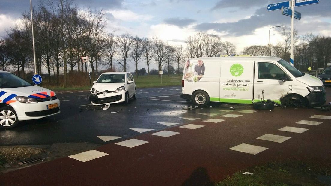 Flinke schade bij botsing met bestelbus