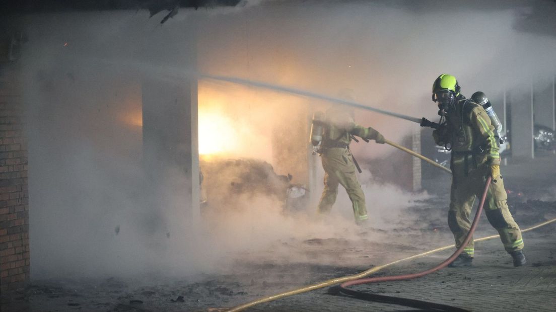 De brandweer had het vuur in zo'n drie kwartier geblust