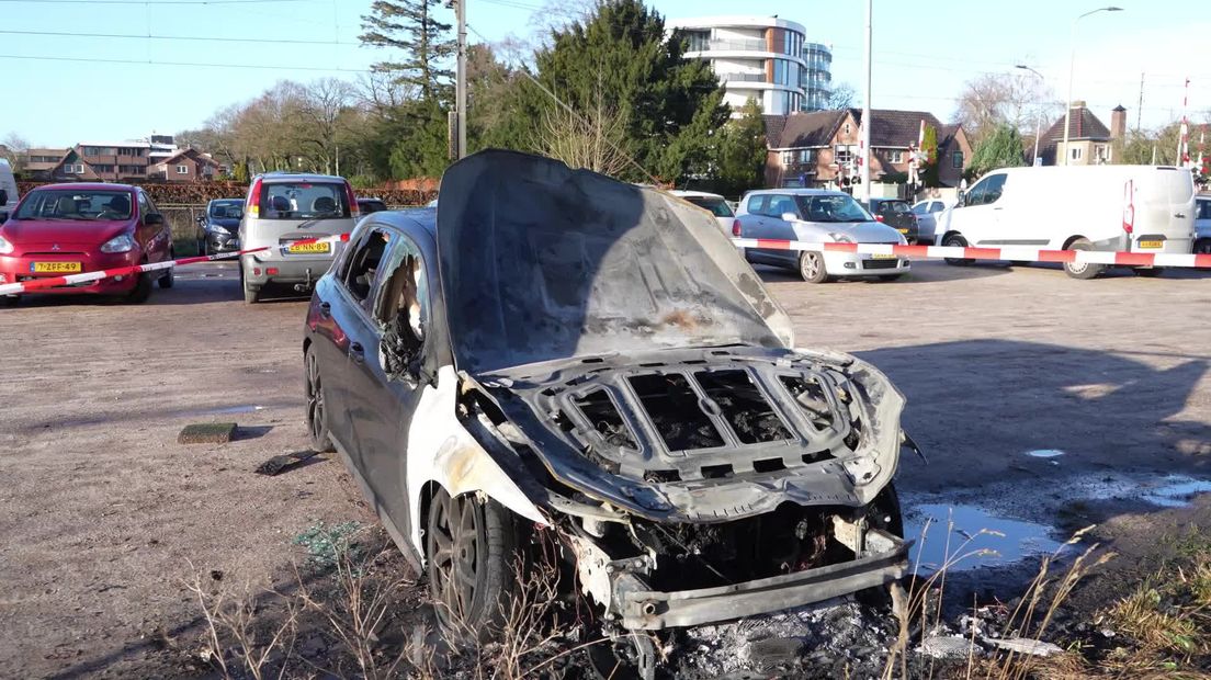 Auto brandt uit in Emmen