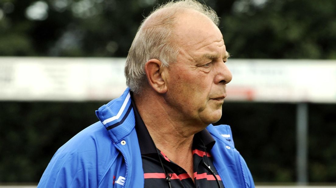 Azing Griever op archiefbeeld als coach van FC Emmen