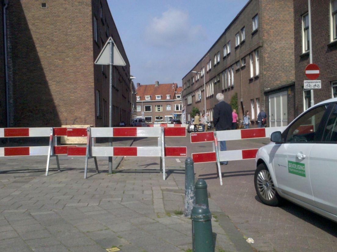 De Margrietstraat wordt nu bewaakt door de gemeente Rotterdam