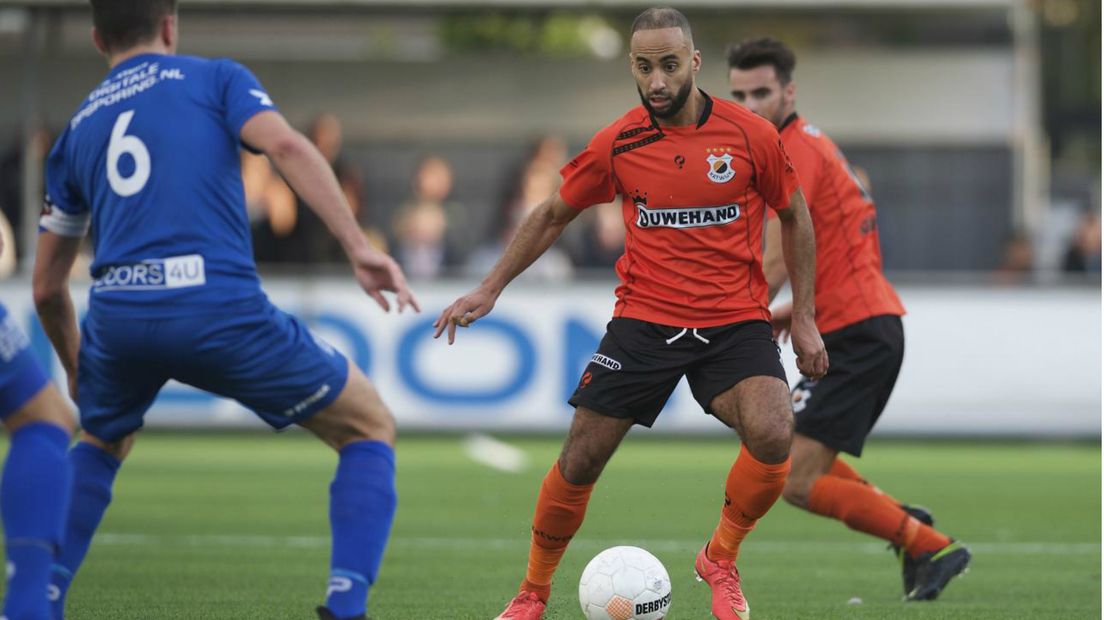 Omar Hamdi in actie tijdens Katwijk - De Treffers.