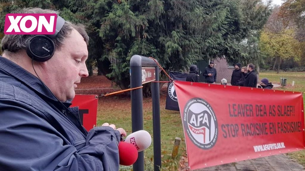 Martin Both, verslaggever van XON, bij de tegendemonstratie van de AFA in Harskamp. Foto: XON Martin Both, verslaggever van XON, bij de tegendemonstratie van de AFA in Harskamp. Foto: XON