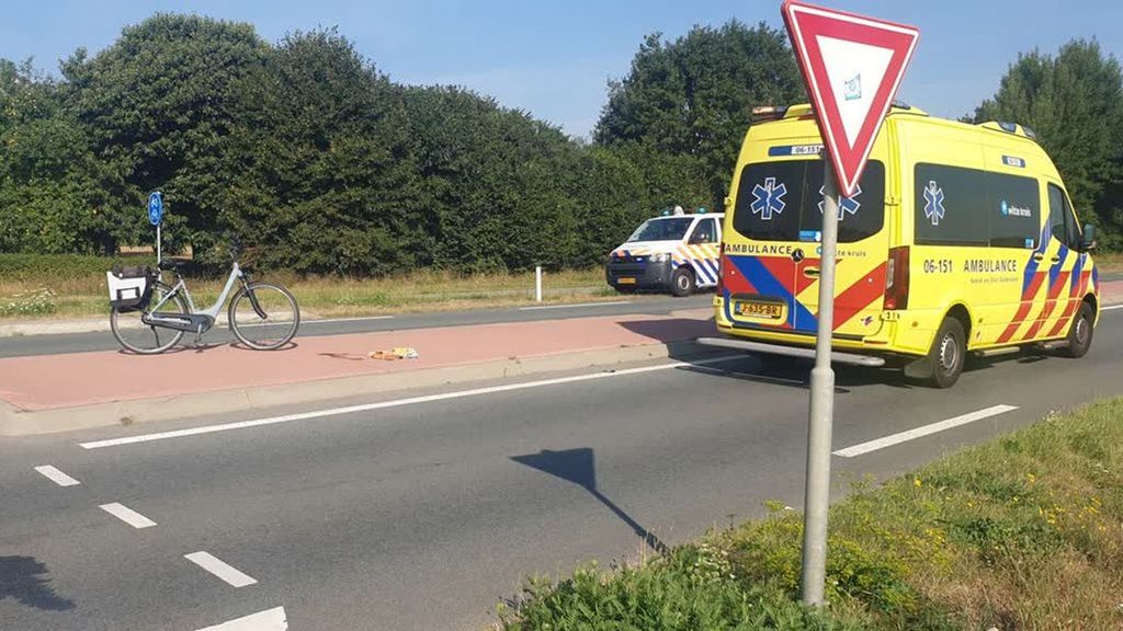 Fietsster gewond na aanrijding bij Velswijk. Foto: REGIO8