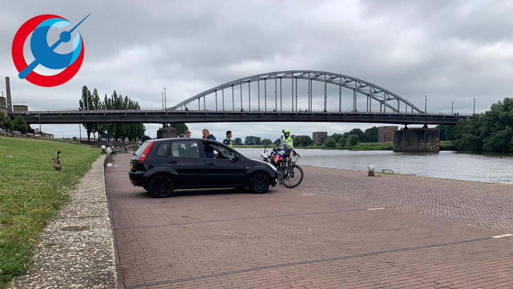 Controle op de Rijnkade in Arnhem. Foto: Esther Dijkstra