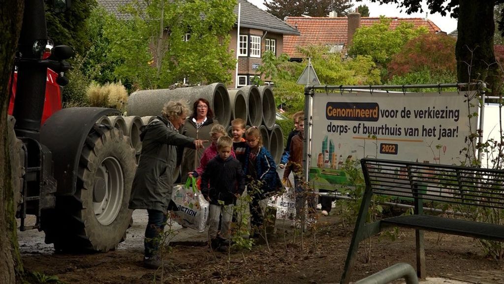 Vrijwilligster Martje ontvangt de kinderen. Foto: Omroep Gelderland Vrijwilligster Martje ontvangt de kinderen. Foto: Omroep Gelderland