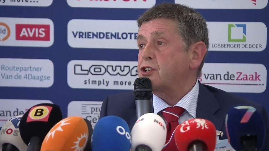 Marsleider Henny Sackers tijdens de persconferentie zondag in Nijmegen toen hij de eerste wandeldag afblies. Foto: Omroep Gelderland Marsleider Henny Sackers tijdens de persconferentie zondag in Nijmegen toen hij de eerste wandeldag afblies. Foto: Omroep Gelderland