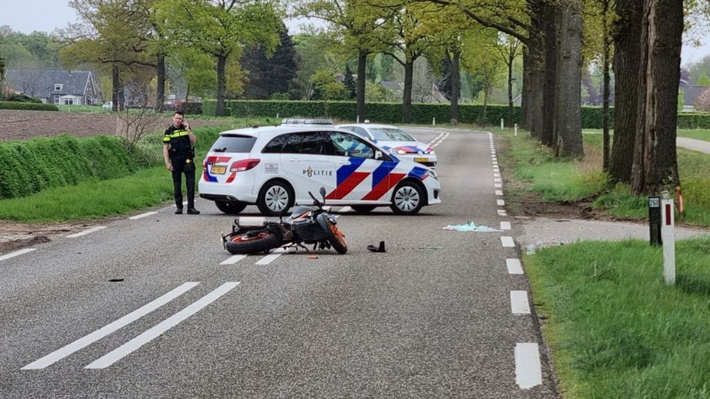 Motorrijder (21) Overleden Na Botsing Tegen Boom - RN7