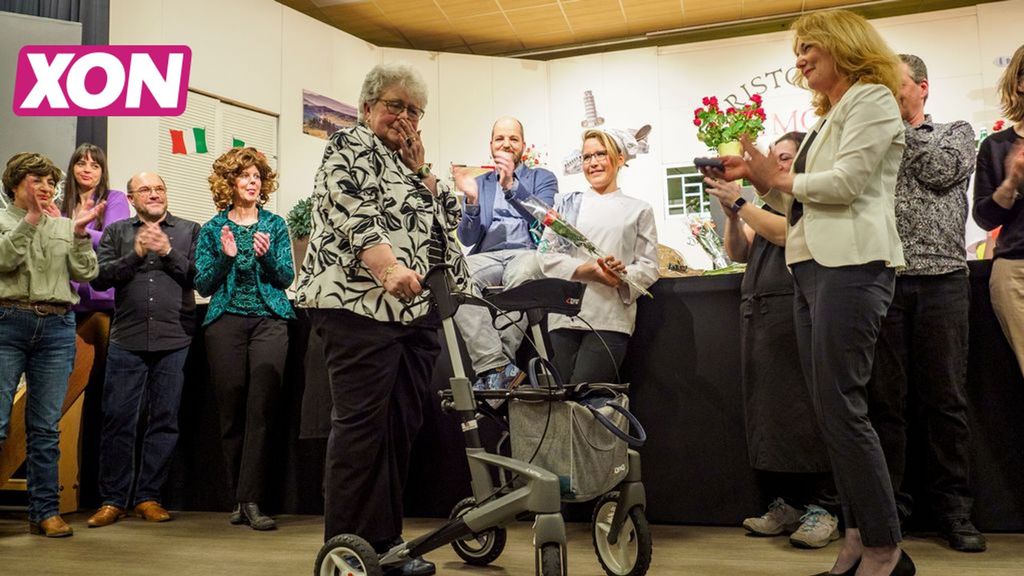 Alie Achterberg krijgt Zilveren speld Foto: Ab van den Pol