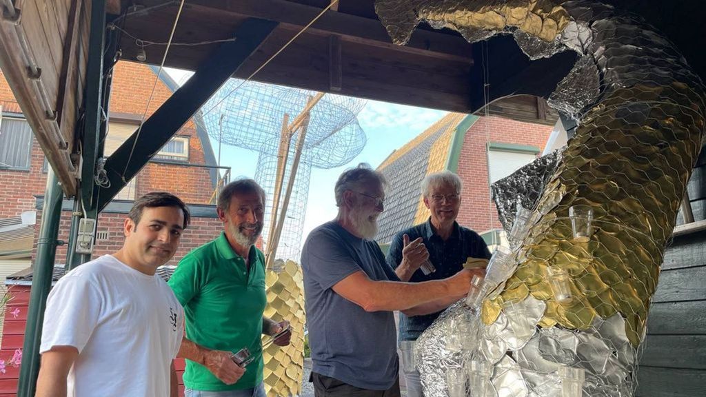 Bouwgroep HoBoVo bouwt aan het 'Monster van de Berkel'. Foto: Omroep Gelderland Bouwgroep HoBoVo bouwt aan het 'Monster van de Berkel'. Foto: Omroep Gelderland