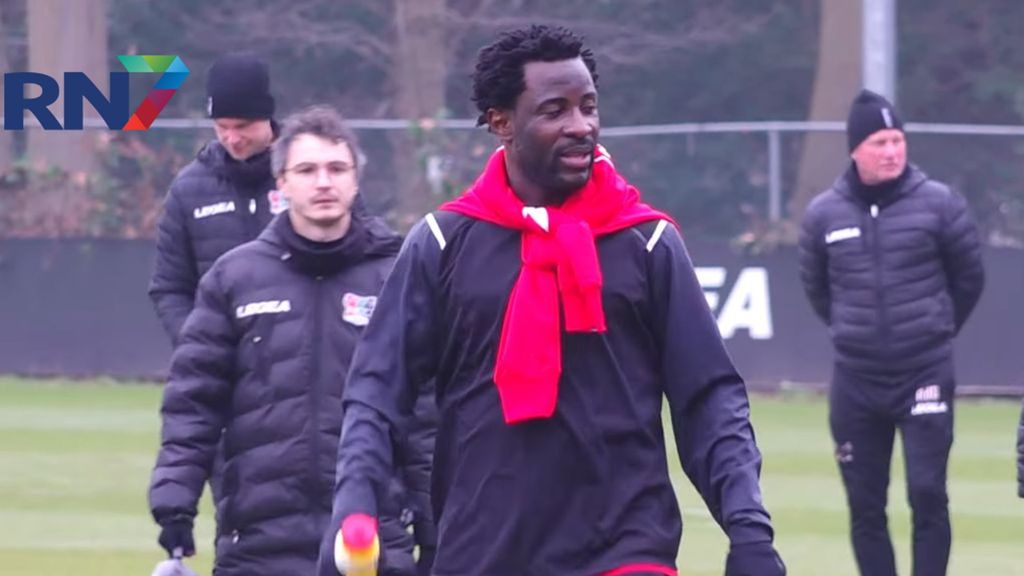 Wilfried Bony tekent voor een half jaar bij NEC. Foto: RN7 Wilfried Bony tekent voor een half jaar bij NEC. Foto: RN7