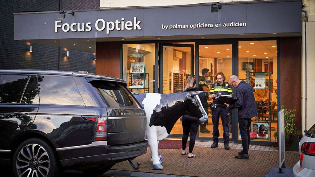 Politie bij de opticien in Velp. Foto: Persbureau Heitink
