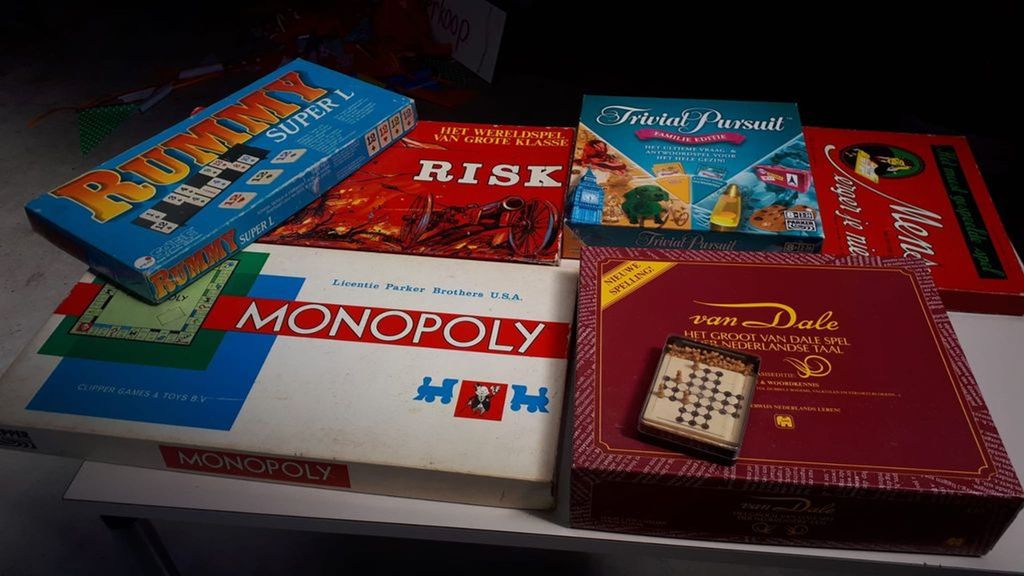 Perth officieel Uitbarsten Monopoly, Risk, Triviant. Wie kan verschillende spellen goed gebruiken?