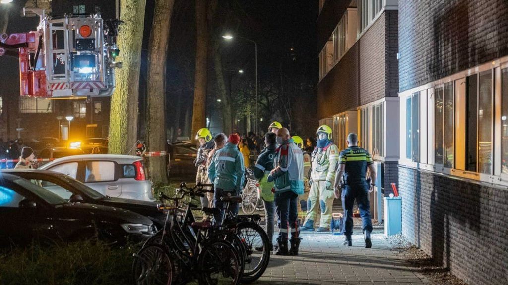 De brandweer kwam met meerdere voertuigen ter plaatse. Foto: Persbureau Heitink De brandweer kwam met meerdere voertuigen ter plaatse. Foto: Persbureau Heitink