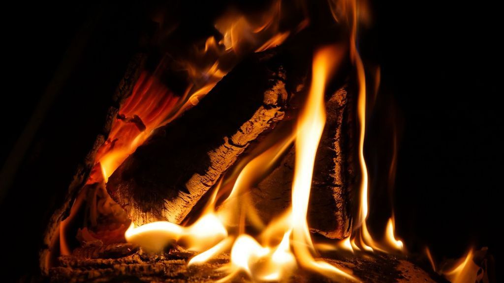 Een houtkachel is een populair alternatief om hoge gaskosten te ontwijken. Foto: Pixabay Een houtkachel is een populair alternatief om hoge gaskosten te ontwijken. Foto: Pixabay