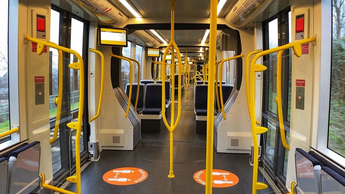De nieuwe trams hebben meer staanplaatsen, airco en vloerverwarming, maar de actuele reisinformatie laat nog op zich wachten