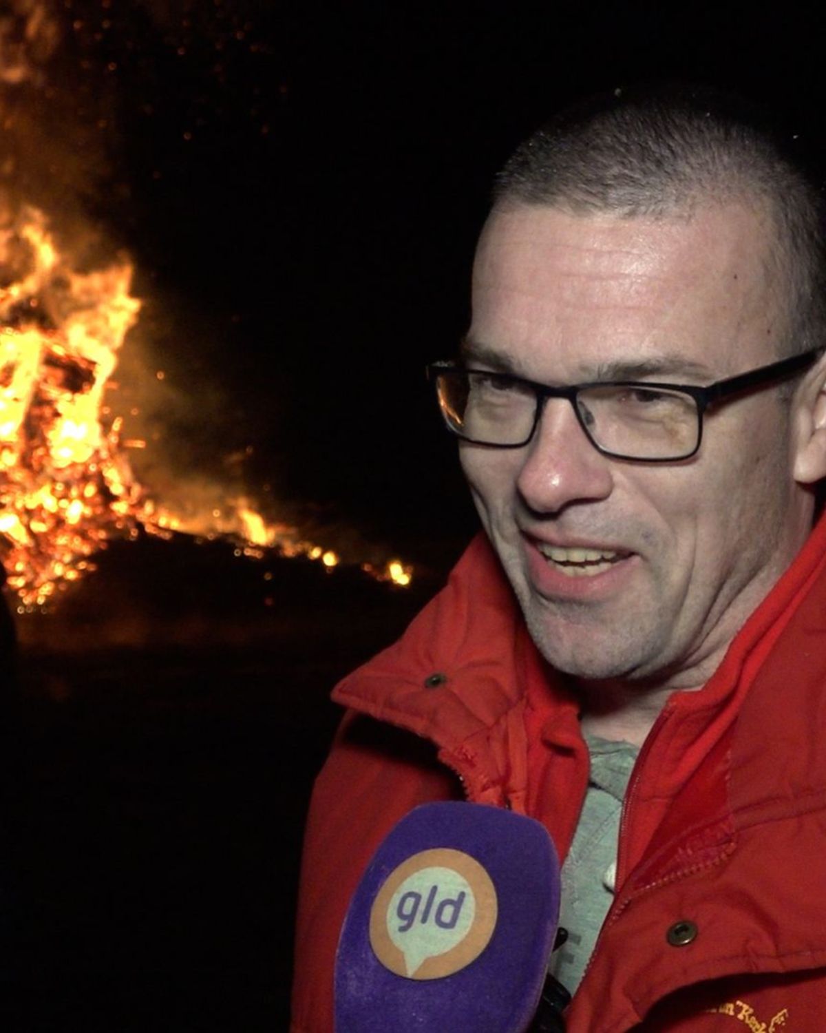 TERUGKIJKEN | Het paasvuur in Borculo - Omroep Gelderland