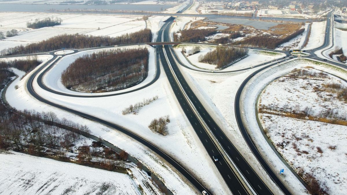 Morgenochtend geen bussen en minder treinen | Vanaf middernacht code oranje vanwege sneeuwval