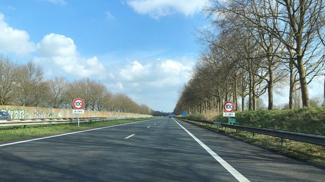 De borden staan overal aan de A7 in onze provincie
