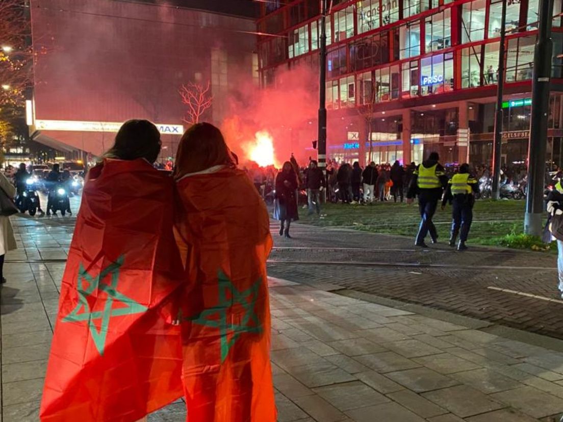 Fans van Marokkaans elftal op Kruisplein in Rotterdam