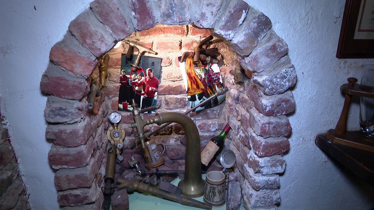 Óngerwaeg drinkt 3 beer in un keteer in Vlodrop