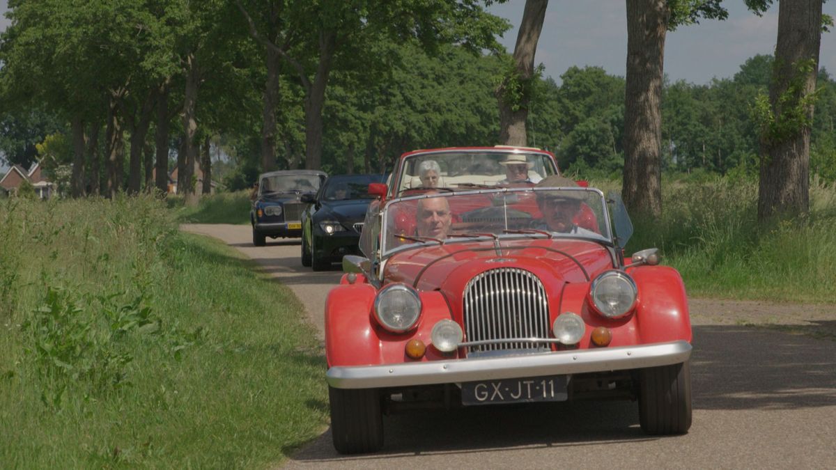 Einde aan de solotoertochtjes, autoliefhebbers rijden weer in karavaan