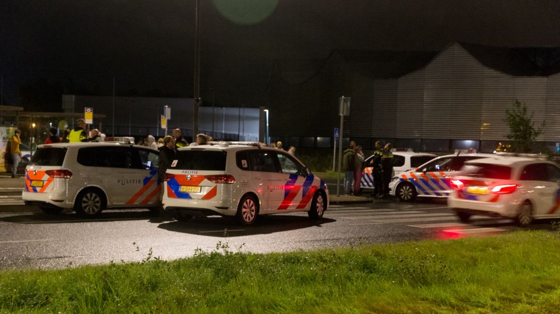 Meerdere politiewagens bij Kardinge