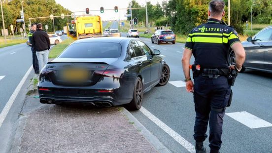 Gestolen auto met nieuwwaarde van bijna twee ton klemgereden