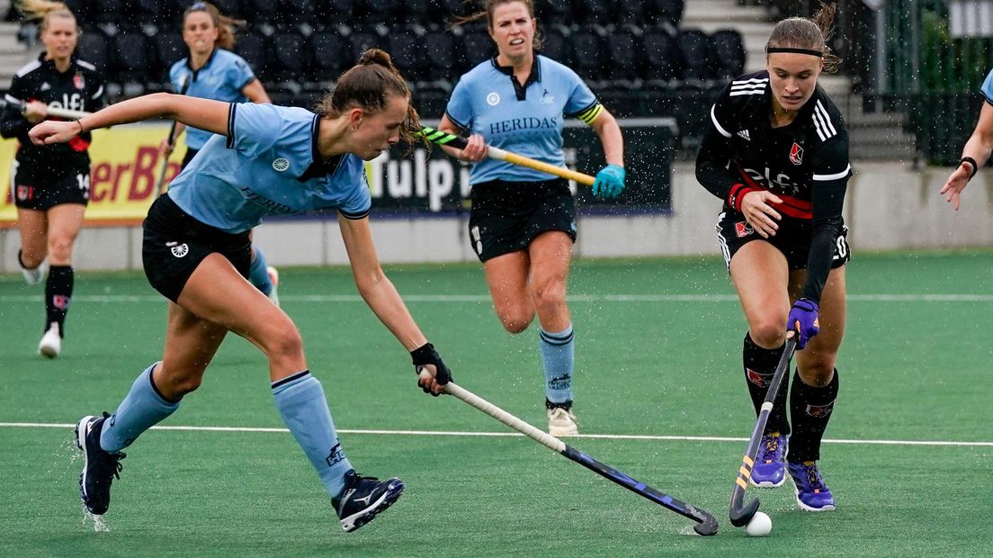 HGC-speelster Lisa Lejeune in actie tegen Amsterdam
