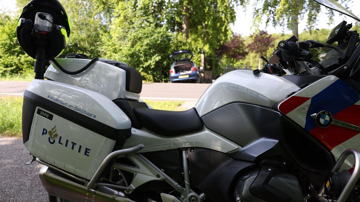 112 Nieuws: Autobestuurder ernstig gewond bij ongeval in Westerhaar-Vriezenveensewijk