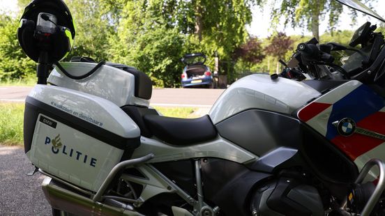 112 Nieuws: Autobestuurder ernstig gewond bij ongeval in Westerhaar-Vriezenveensewijk. 112 Nieuws: Autobestuurder ernstig gewond bij ongeval in Westerhaar-Vriezenveensewijk.