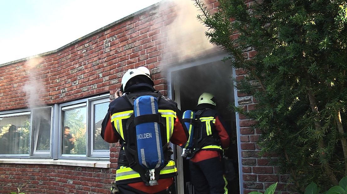 De brandweer kon de brand beperken tot de keuken (Rechten: Persbureau Meter)