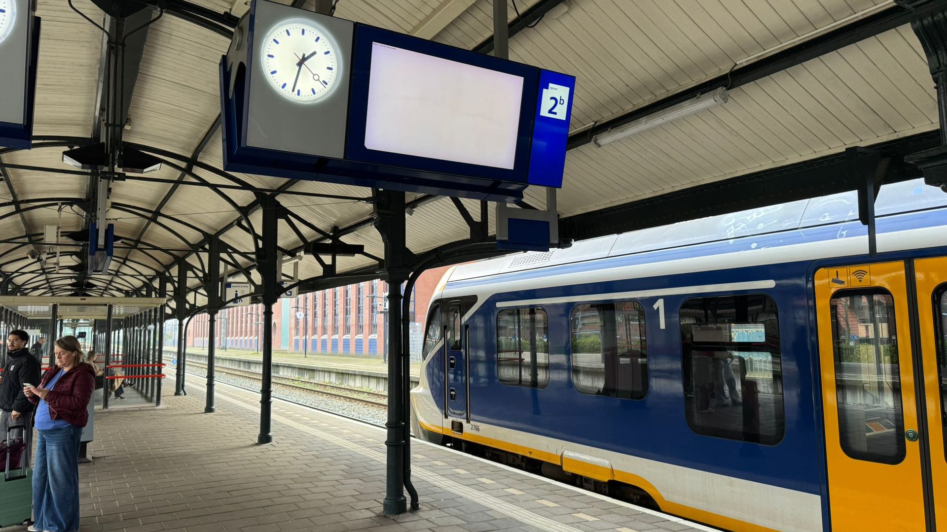 De buorden op 'e stasjons litte gjin ynformaasje sjen