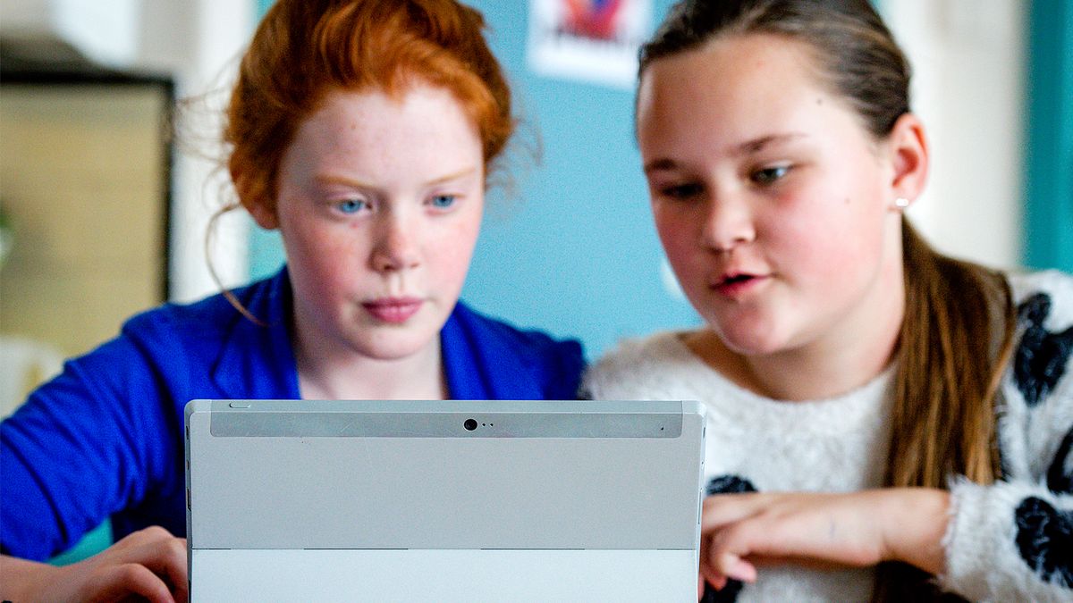 Oogfonds slaat alarm over slechte ogen door schermpjes