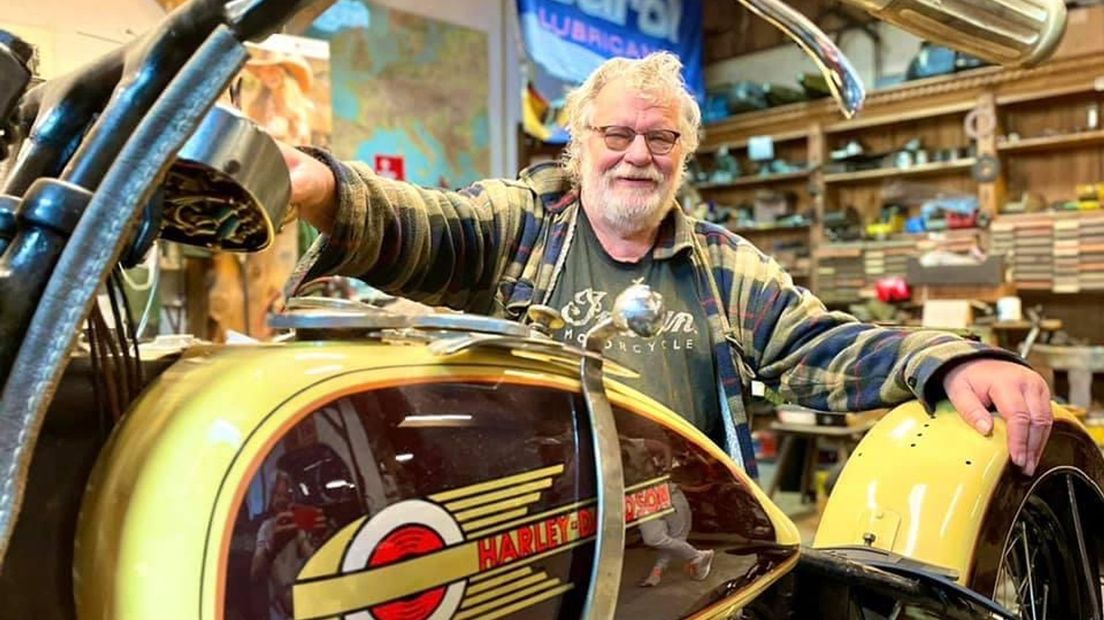 Max Middelbosch met één van zijn favo Harleys