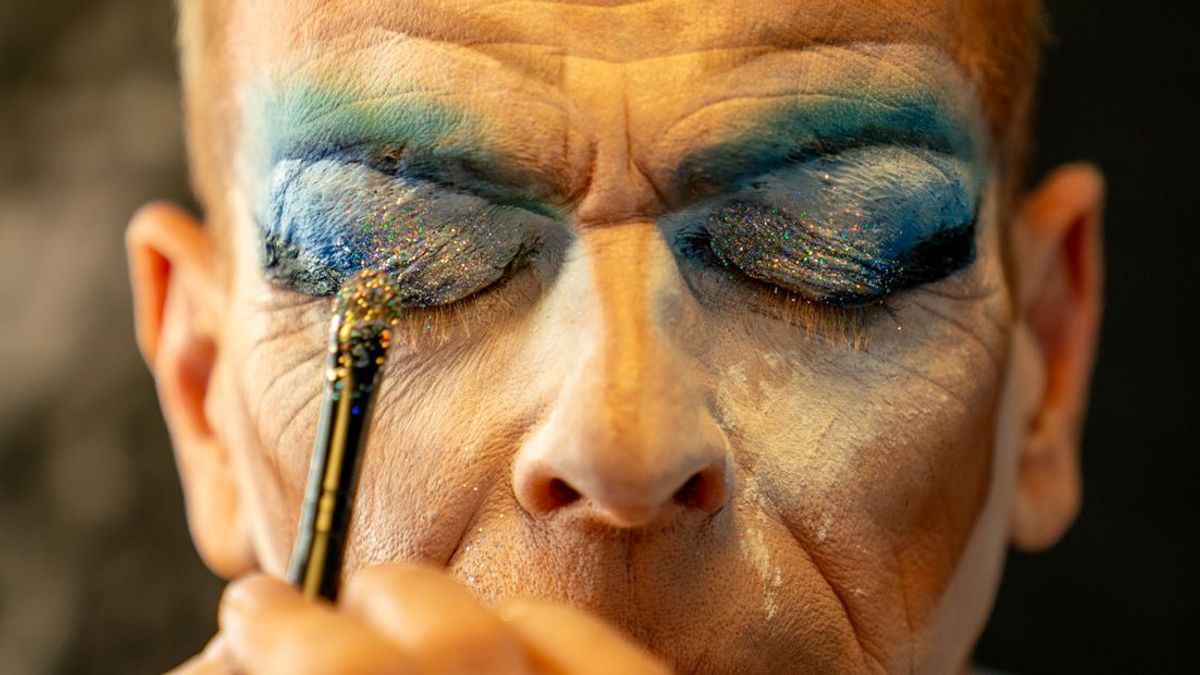 Online haat na dragqueenshow Westerbork: 'We hebben in Nederland nog stapjes te zetten'