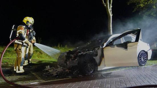 Geparkeerde auto mogelijk in brand gestoken