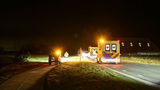 Hulpdiensten rukken uit voor ongeluk bij Stedum. Hulpdiensten rukken uit voor ongeluk bij Stedum.