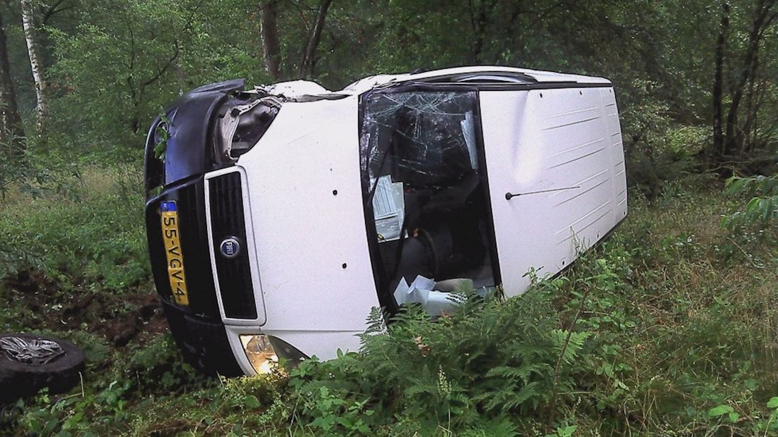 Bestuurder bestelauto in Vilsteren gewond