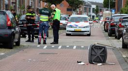 Man verwondt tweetal, springt uit raam en wil ook agenten neersteken