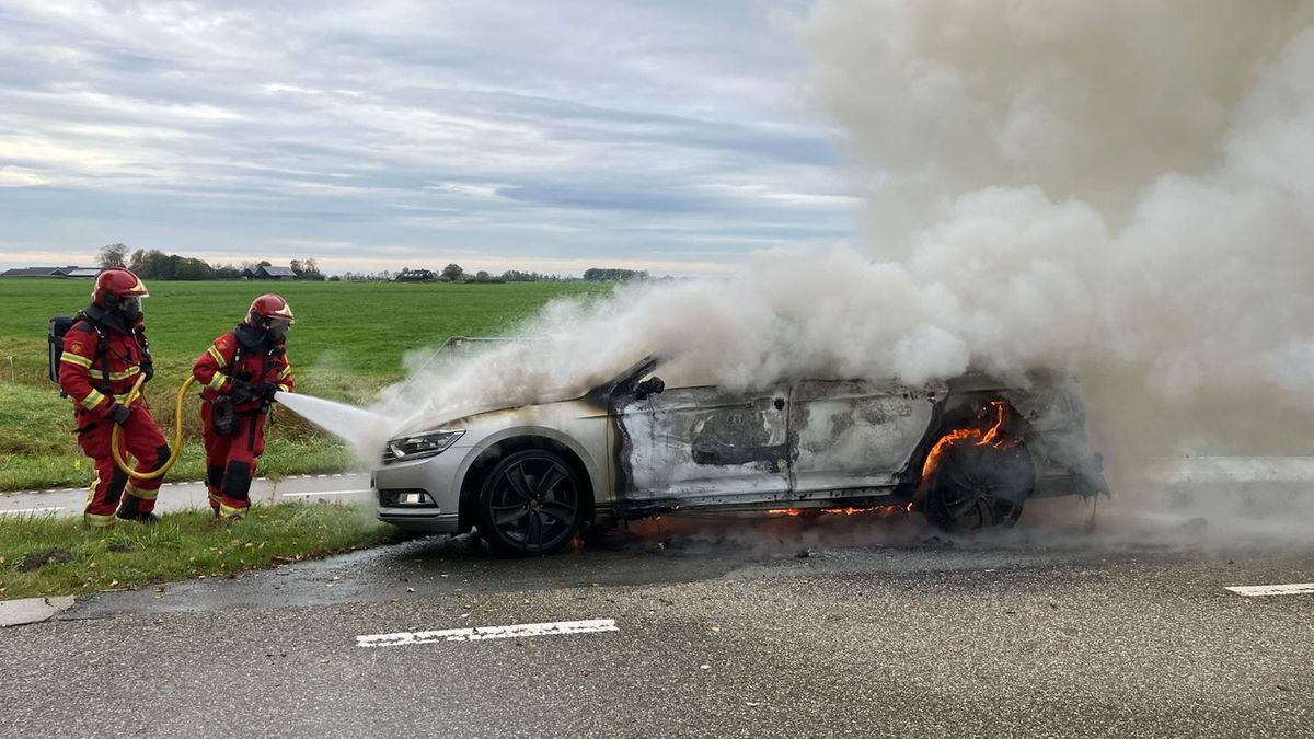 112-nieuws: Auto brandt uit in Den Ham • Berger takelt elektrische auto die vlam vatte langs A28 in 