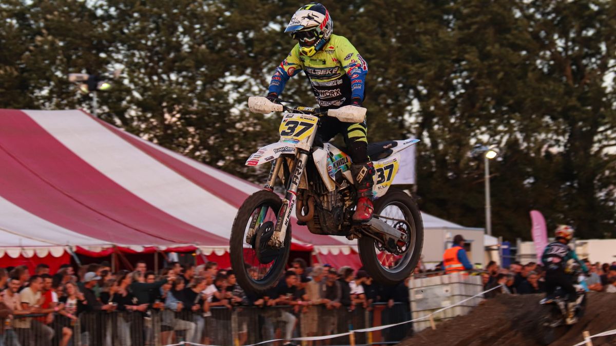 Superieure Mark Boot pakt derde zege op rij bij Supercross Aagtekerke