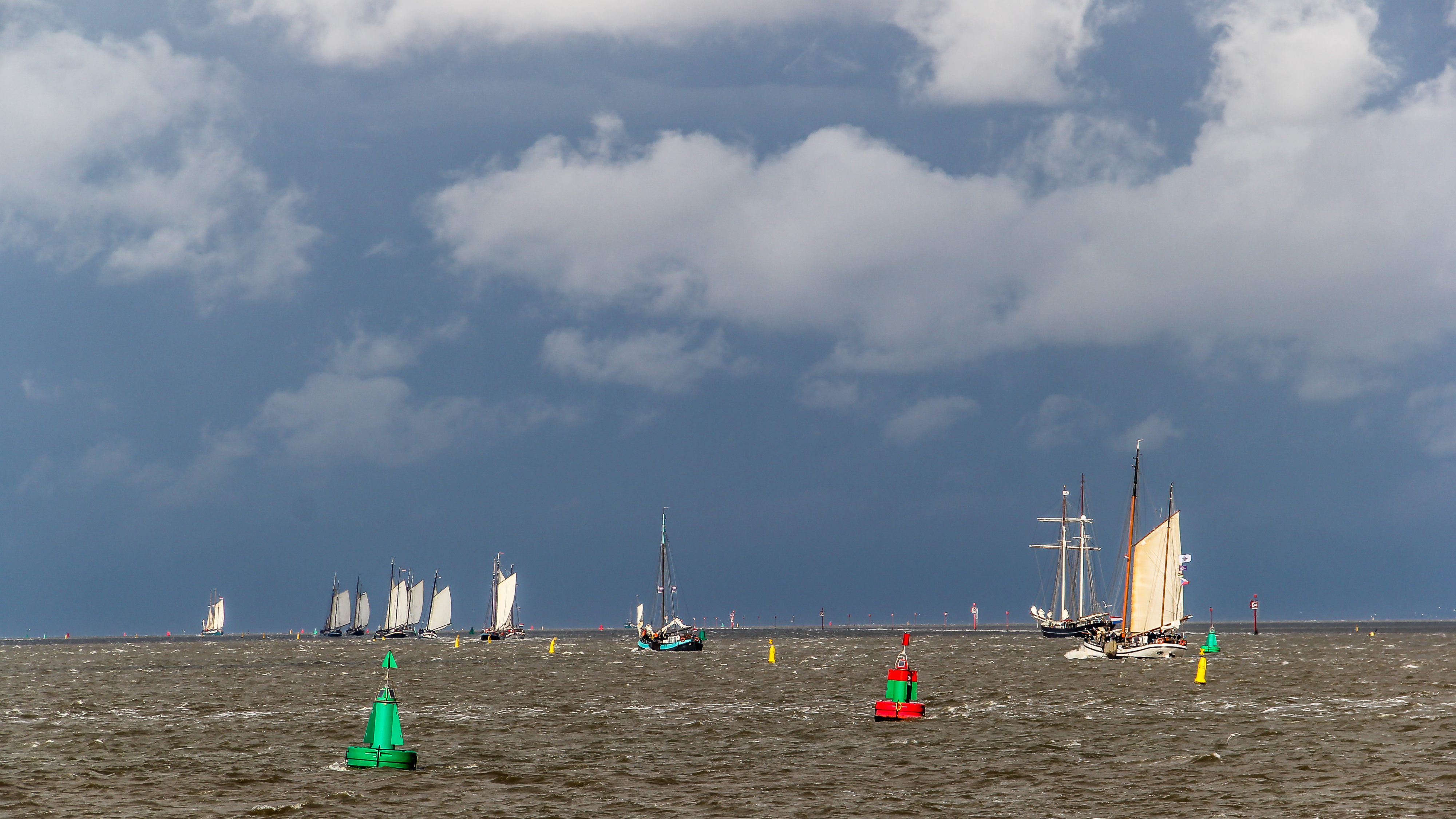 Buien boven de Waddeneilanden