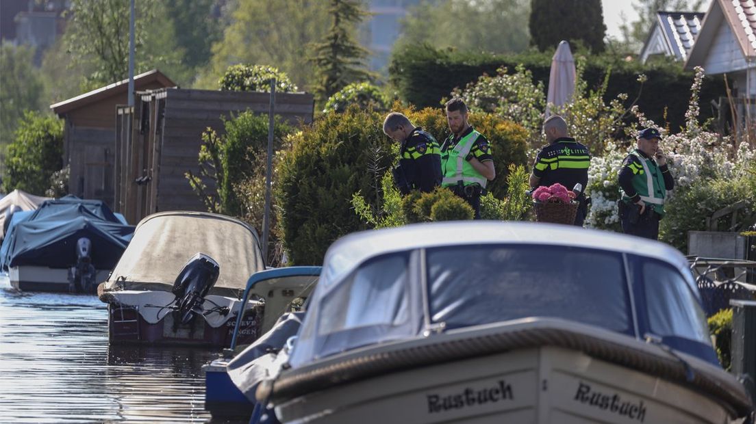 Steekpartij op de Galgekade in Roelofarendsveen.