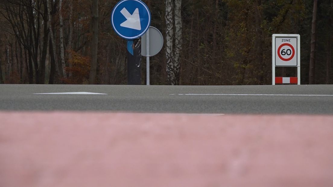 Bewoners en weggebruikers riepen er al jaren om en nu worden ze eindelijk gehoord. Er komt een rotonde op de plek waar de Lochemseweg N346 de Almenseweg kruist. Die plek kwam afgelopen zomer bij Omroep Gelderland nog uit de bus als 'onveiligste verkeerssituatie van Gelderland'.