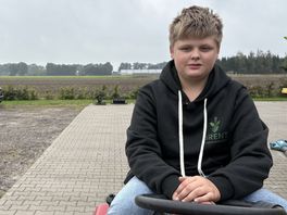 G(r)as erop: 13-jarige Brent uit Schoonoord koopt eigen grasmaaier en begint bedrijfje