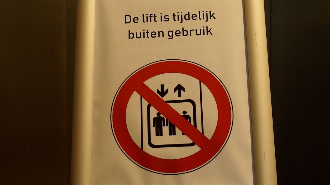 De lift vertoont kuren