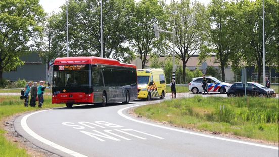 Man overleden bij botsing tussen betonmixer en vrachtwagen. Man overleden bij botsing tussen betonmixer en vrachtwagen.